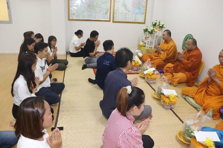 UTH20th_listening to the monks' chanting_20260114.jpg